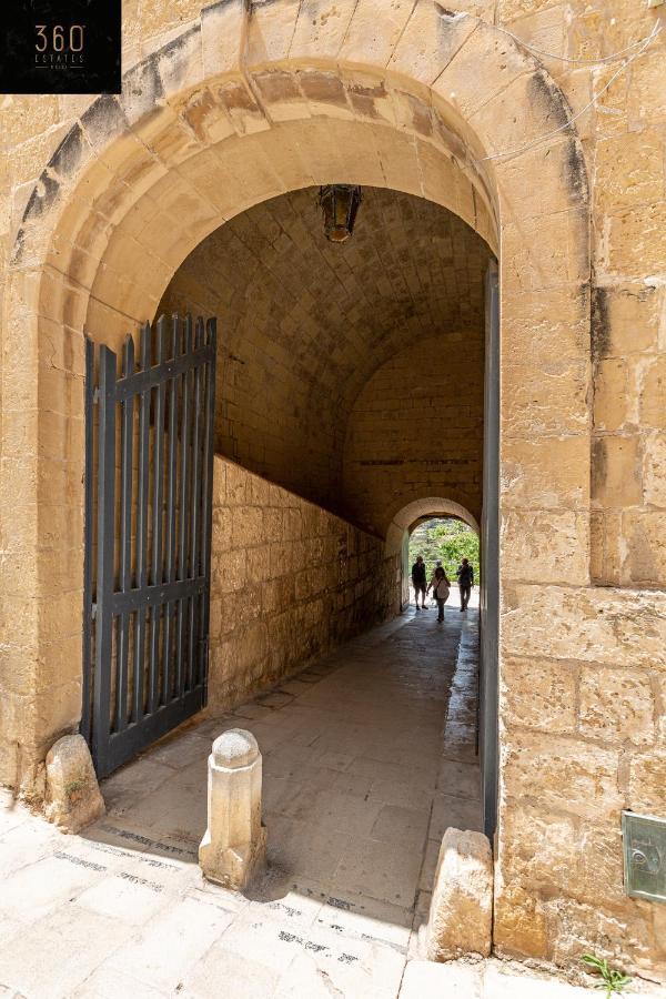 Historical Mdina Gem, Lux Home With Rooftop Pool By 360 Estates Exterior photo